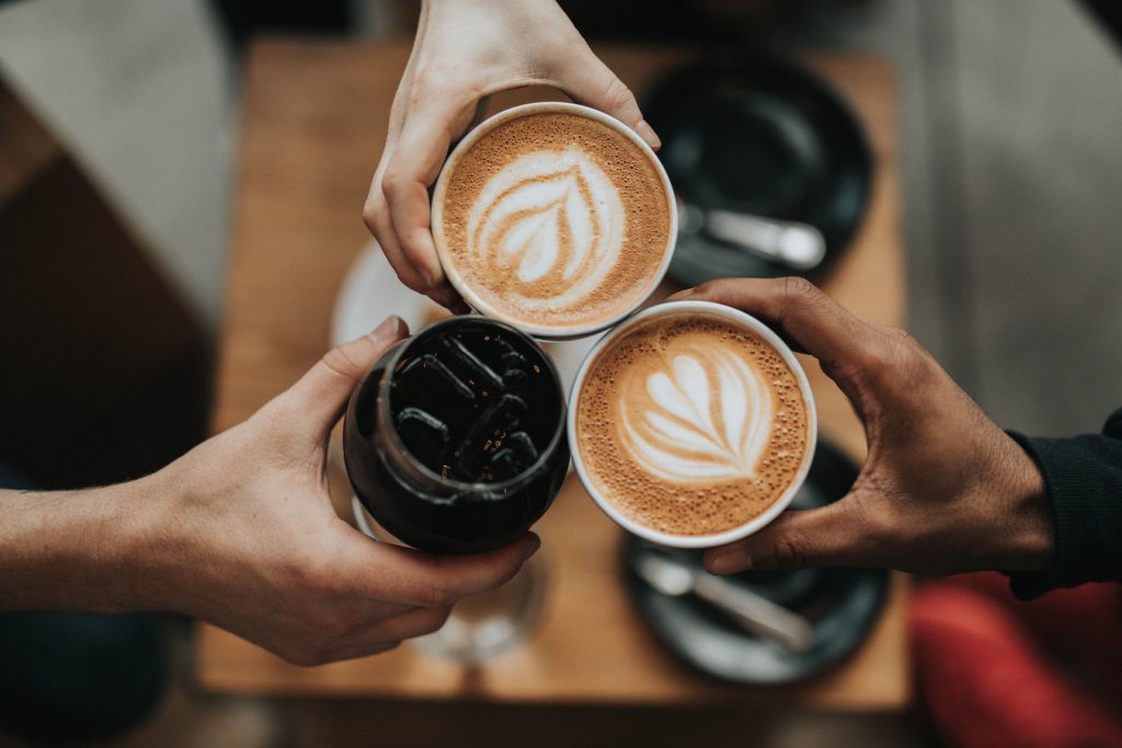 Hoe zorgt goede koffie op kantoor voor een betere werksfeer?