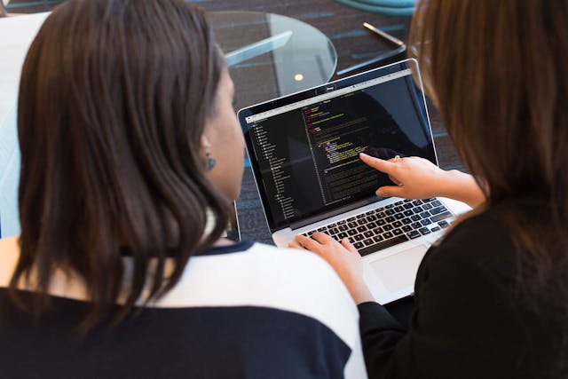 Bedrijfskleding bedrukken voor technische beroepen: meer dan alleen een logo