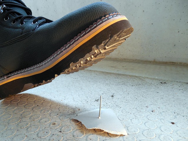Hoe beschermen stalen neus werkschoenen je tegen impact en gevaren?